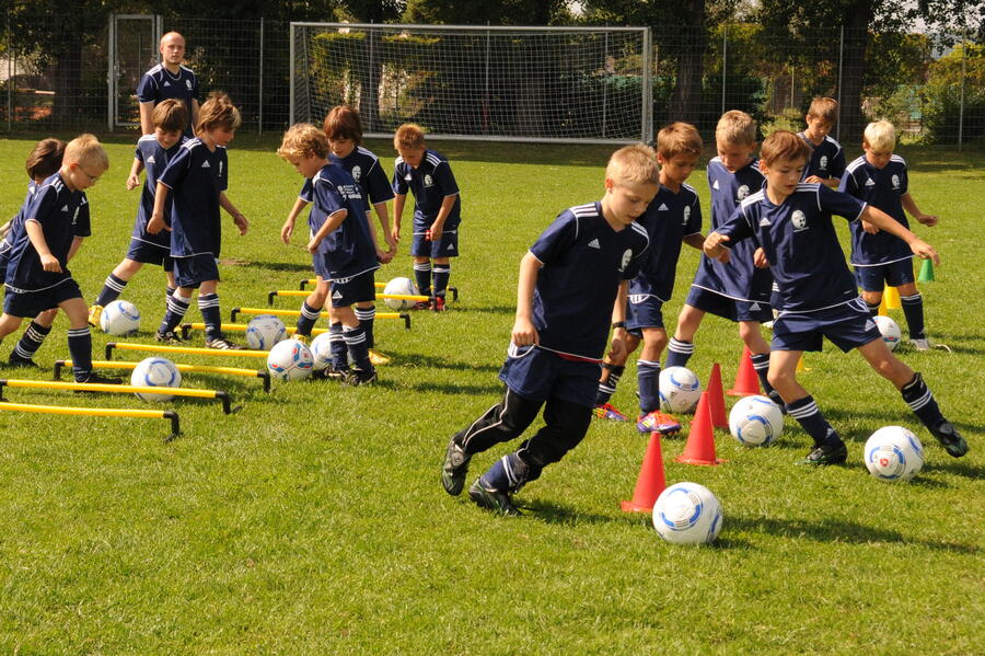Ferien- und Fu&szlig;ballschule f&uuml;r Kinder und Jugendliche