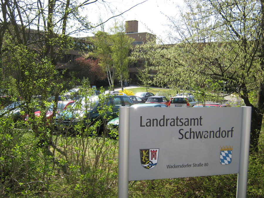 Landratsamt Schwandorf - Wackersdorfer Str. 80 - 92421 Schwandorf - 09431 471 - 0
