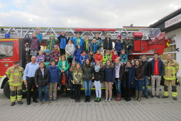 Kinderbetreuung des Landratsamtes am Buß- und Bettag: Besuch bei der Feuerwehrwache Schwandorf