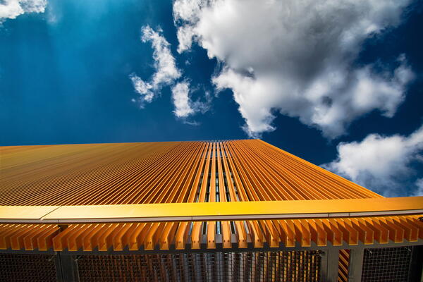 Die neue Stadthalle in Cham ist wahrlich ein Schmuckstück moderner Architektur. Mit diesem Foto hat Stefan Schmid alias vitalic_la_rock bereits erfolgreich am Fotowettbewerb #meineoberpfalz teilgenommen.