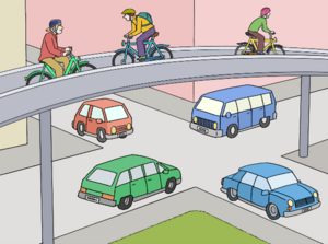 Fahrzeuge stehen an einer Kreuzung. &Uuml;ber eine Br&uuml;cke fahren Fahrradfahrer.